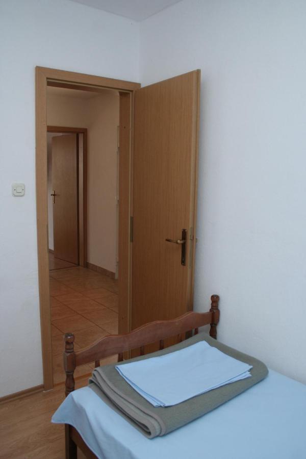 Apartment Zarace - Gdinj 4598A Eksteriør bilde