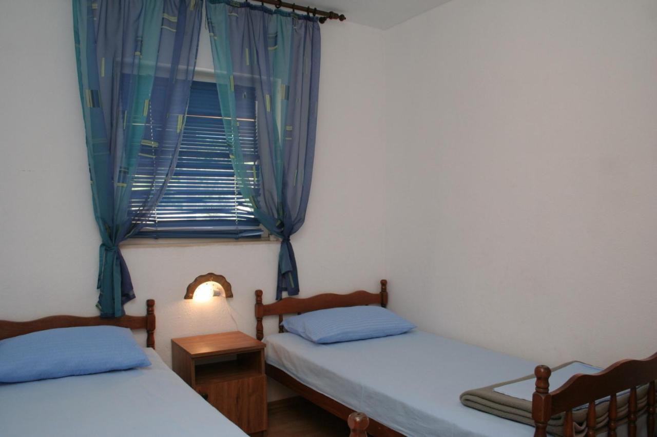 Apartment Zarace - Gdinj 4598A Eksteriør bilde